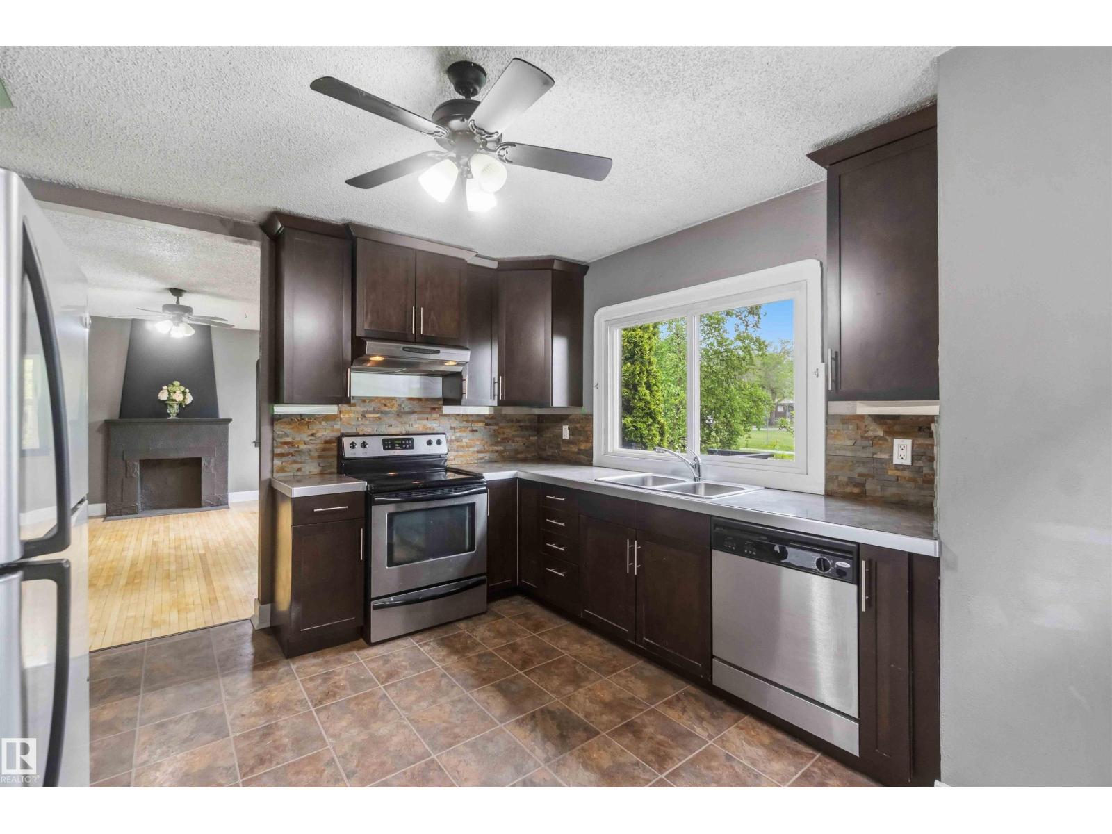 11842 93 ST NW - 17