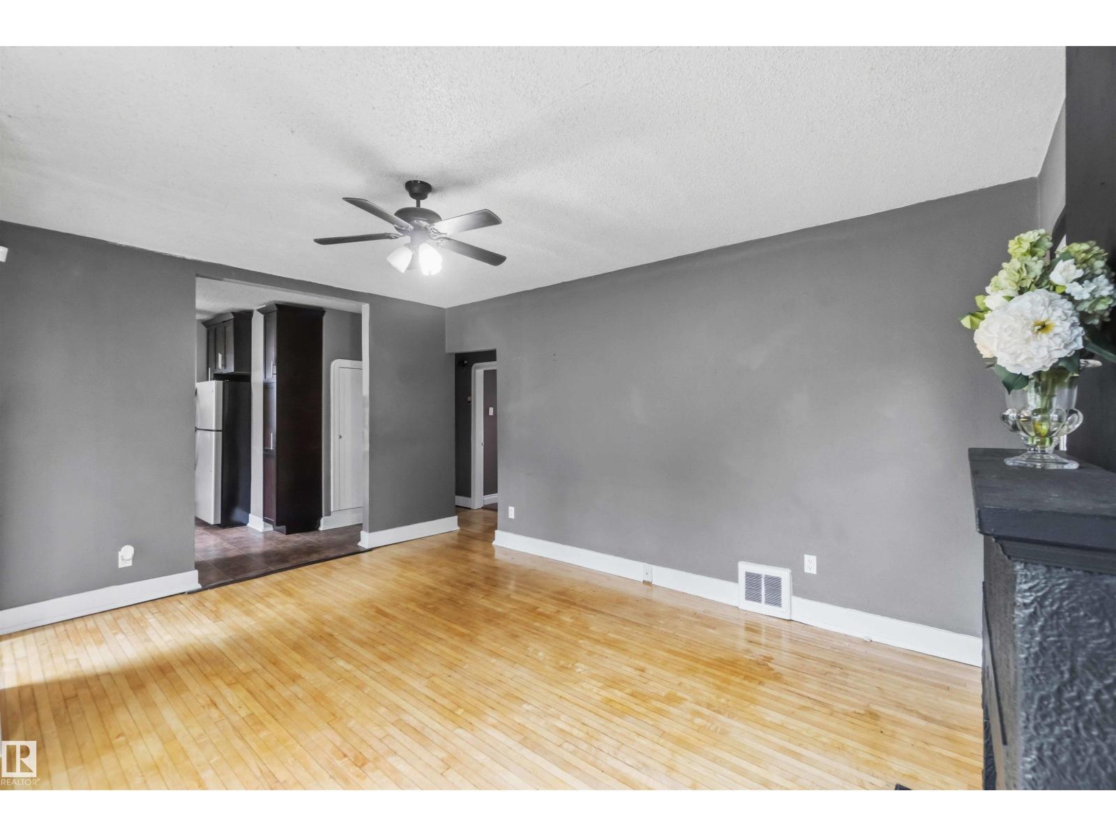 11842 93 ST NW - 14