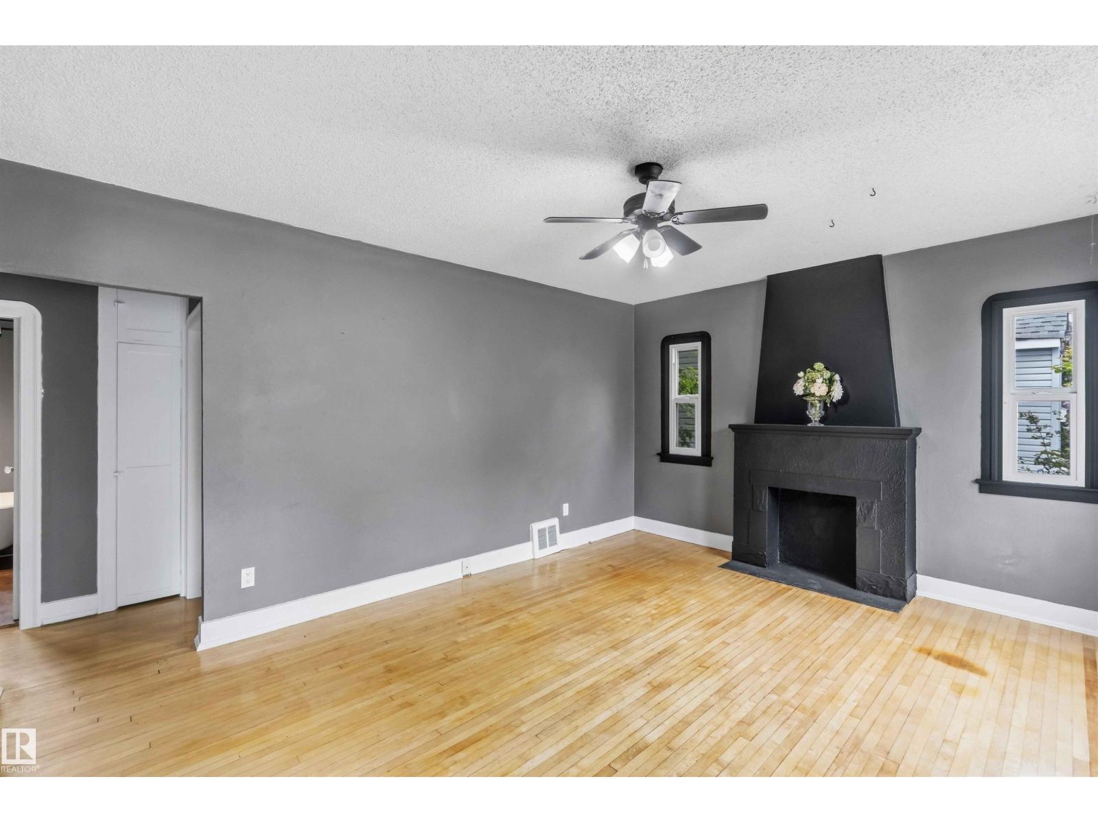 11842 93 ST NW - 12