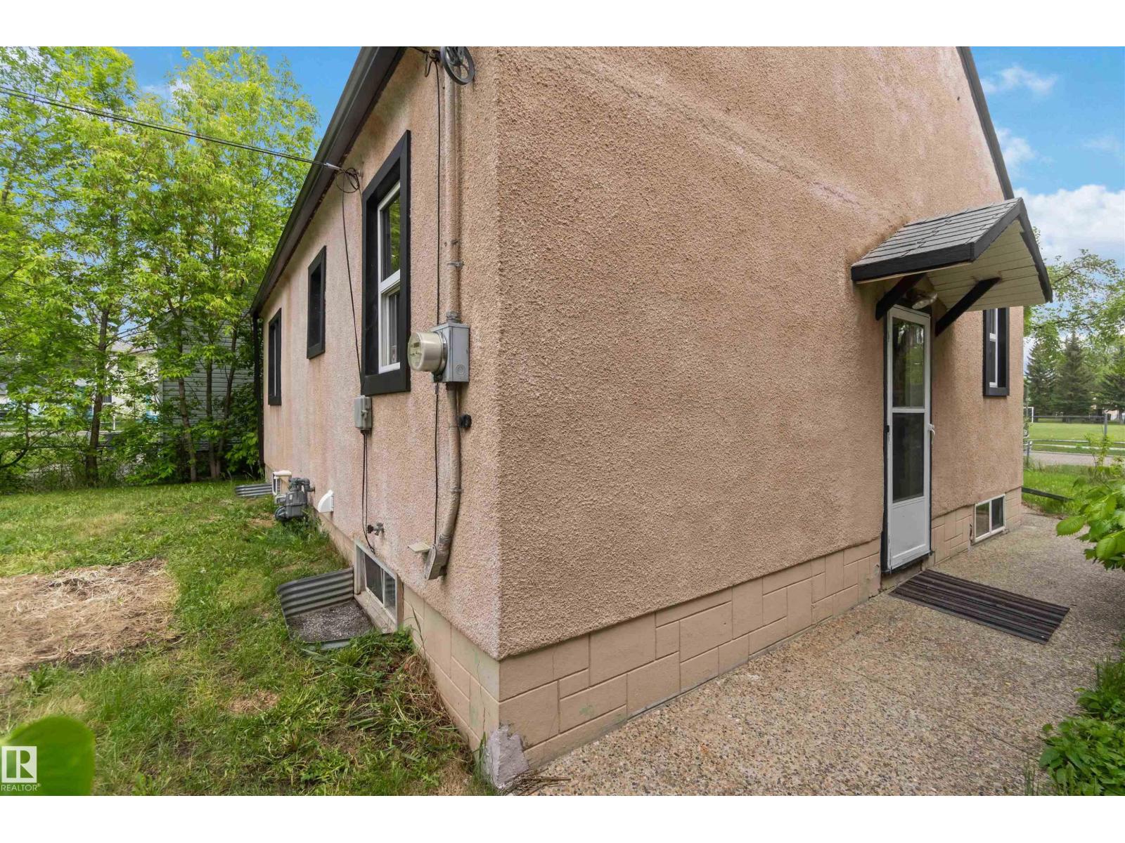 11842 93 ST NW — photo 32
