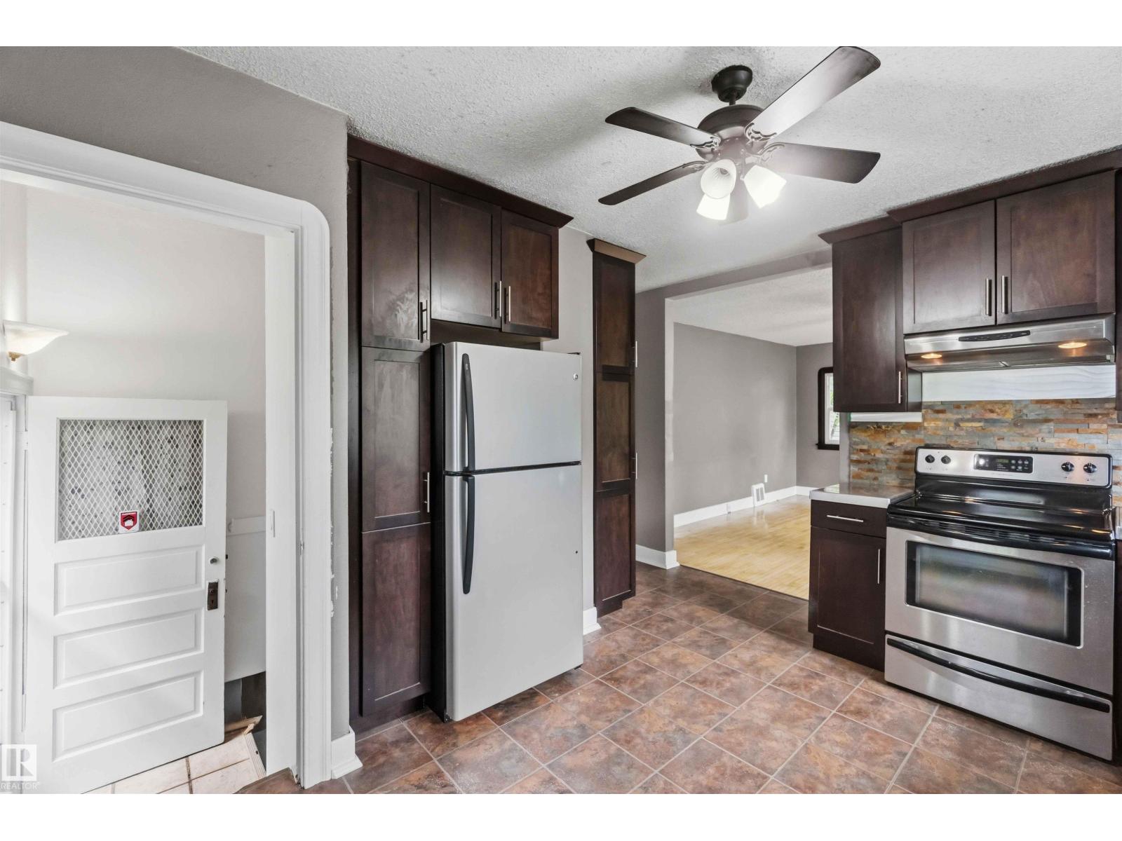 11842 93 ST NW - 18