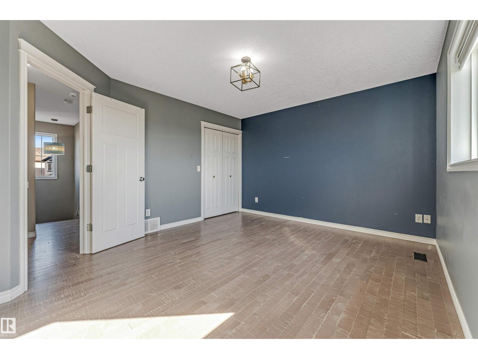 5928 12 AV SW - 17