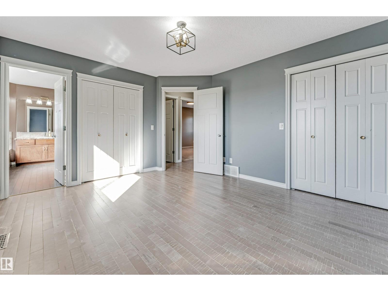 5928 12 AV SW — photo 19