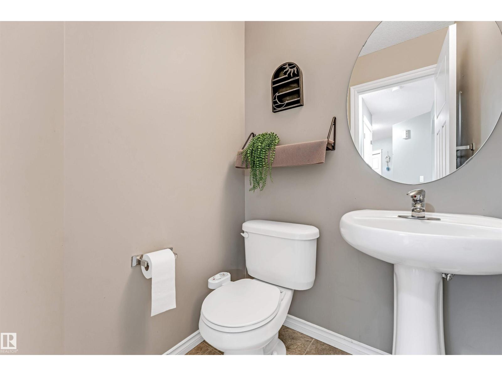 5928 12 AV SW — photo 28