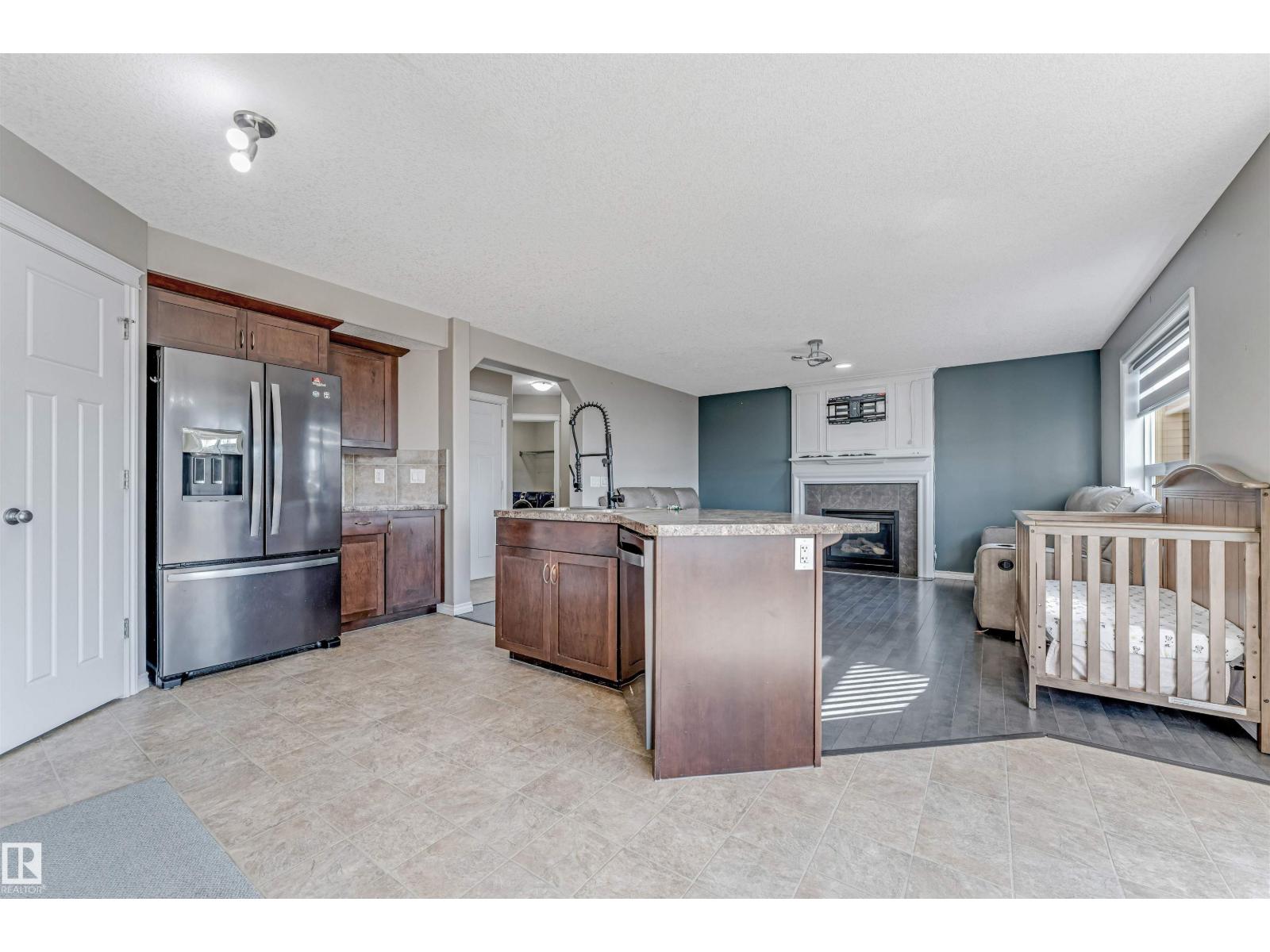 5928 12 AV SW — photo 33