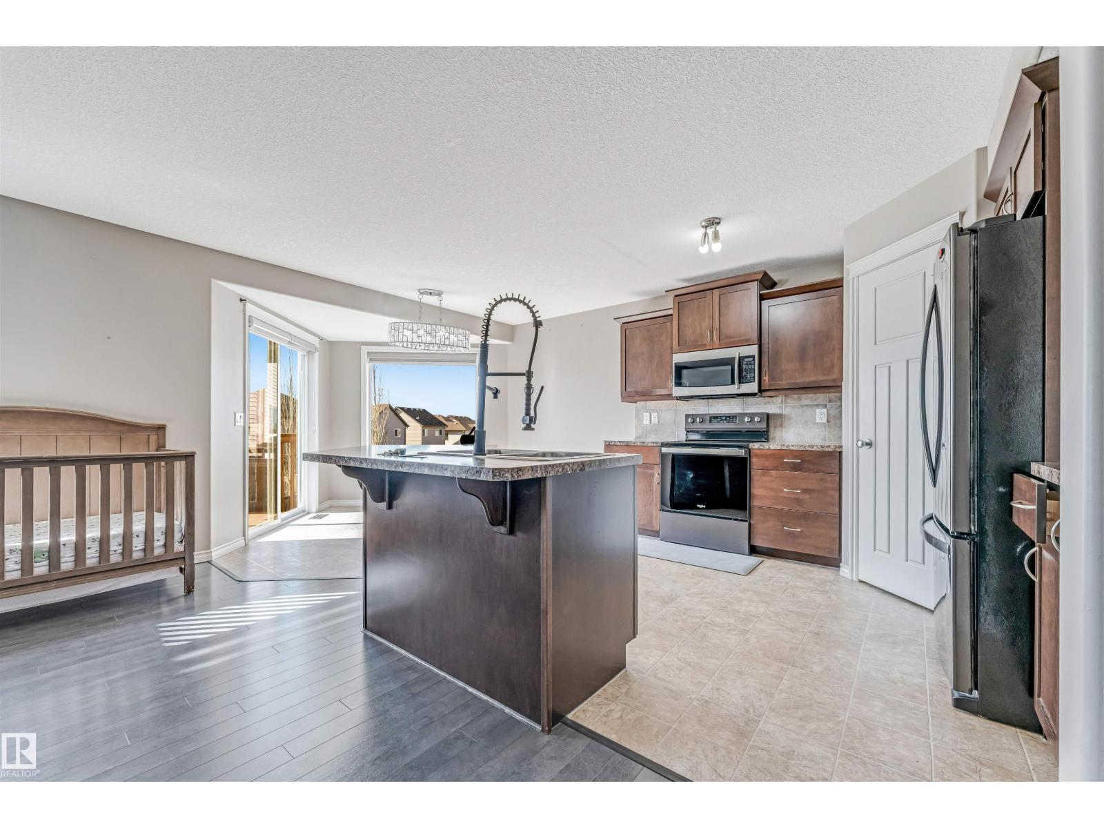 5928 12 AV SW — photo 35
