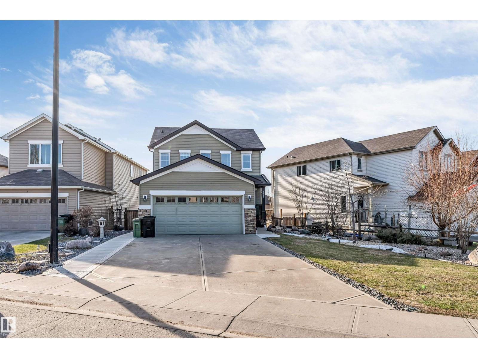 5928 12 AV SW — photo 47