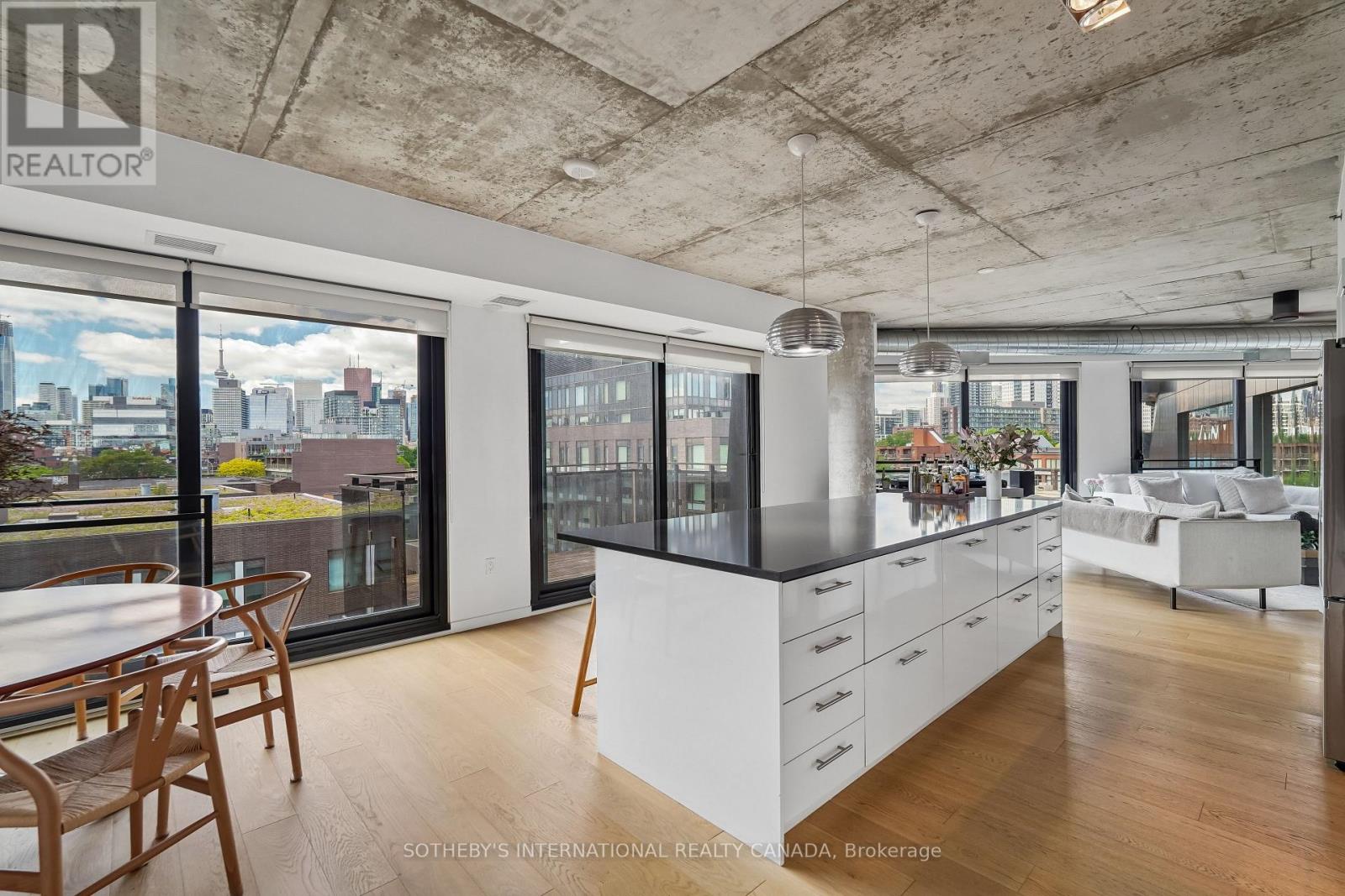 #PH39 47 LOWER RIVER STREET - 2