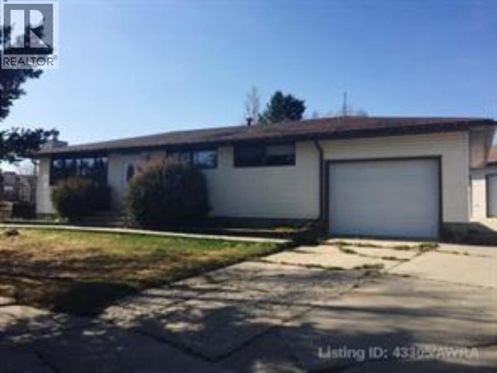 5412 Fir Crescent - 1