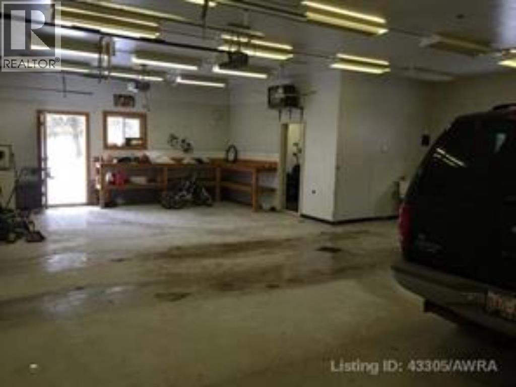5412 Fir Crescent - 4