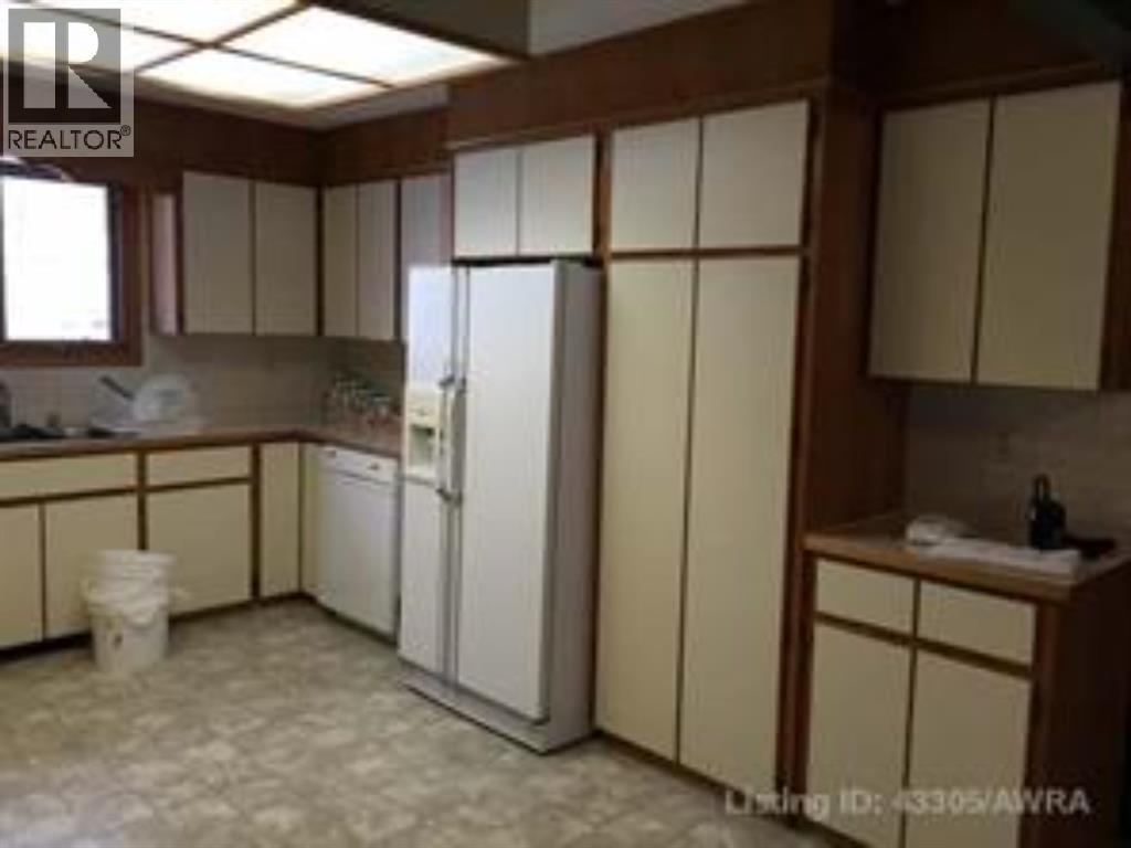 5412 Fir Crescent - 8