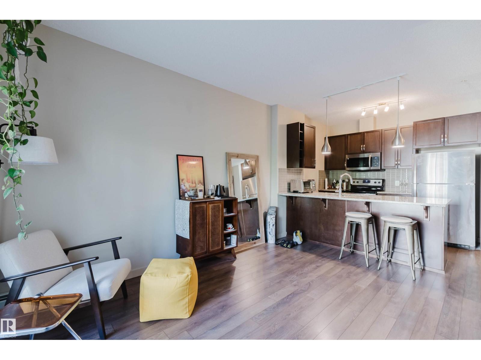 #217 508 Griesbach PR NW - 4