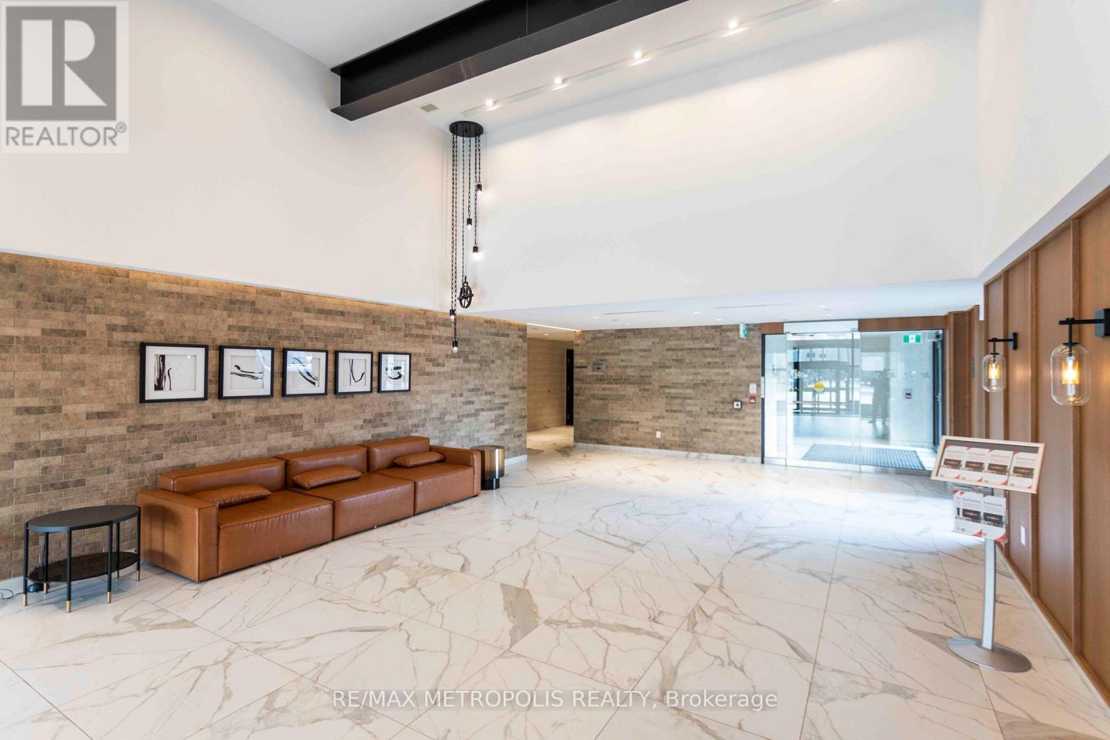#407 2300 ST CLAIR AVENUE W - 21