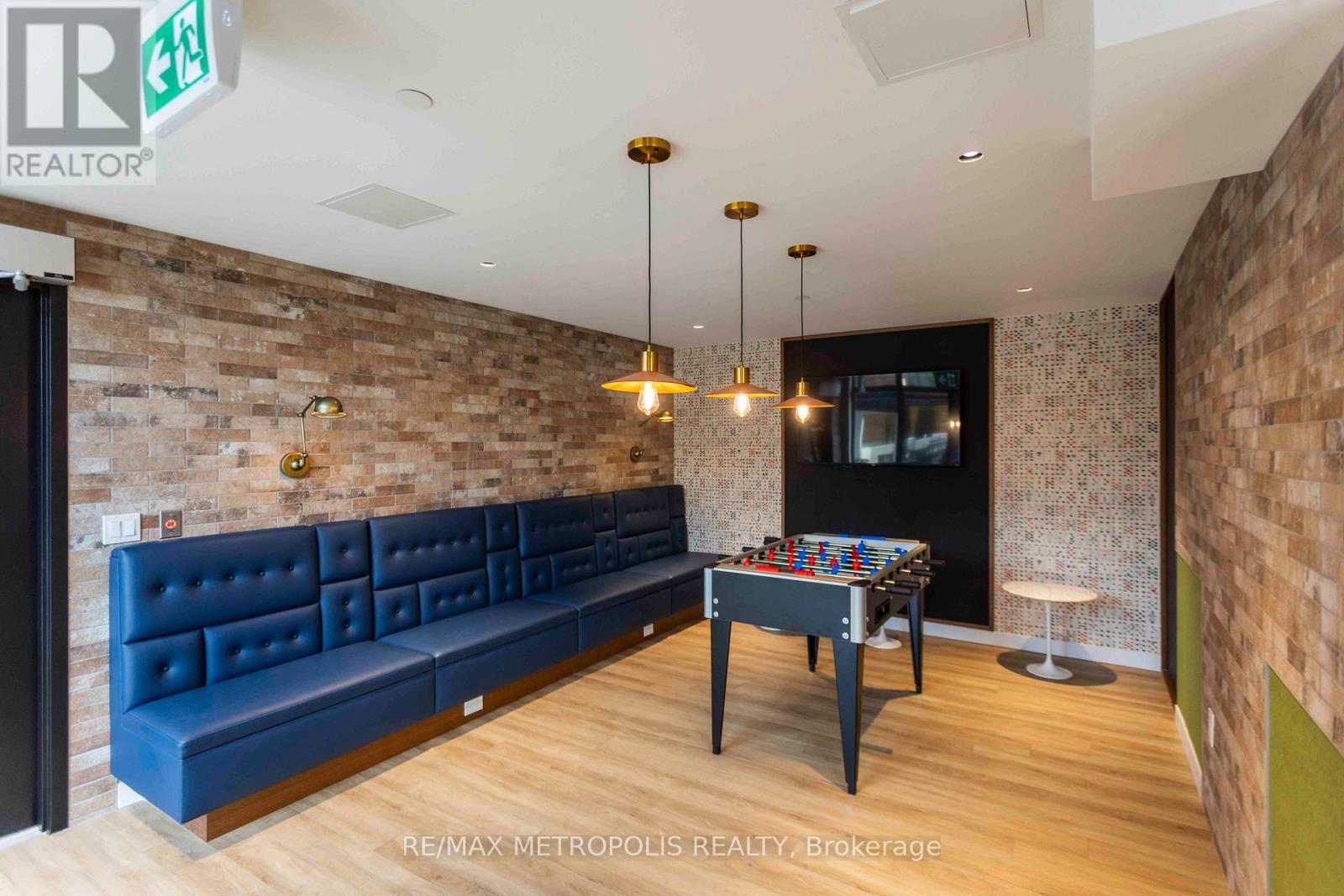 #407 2300 ST CLAIR AVENUE W - 24