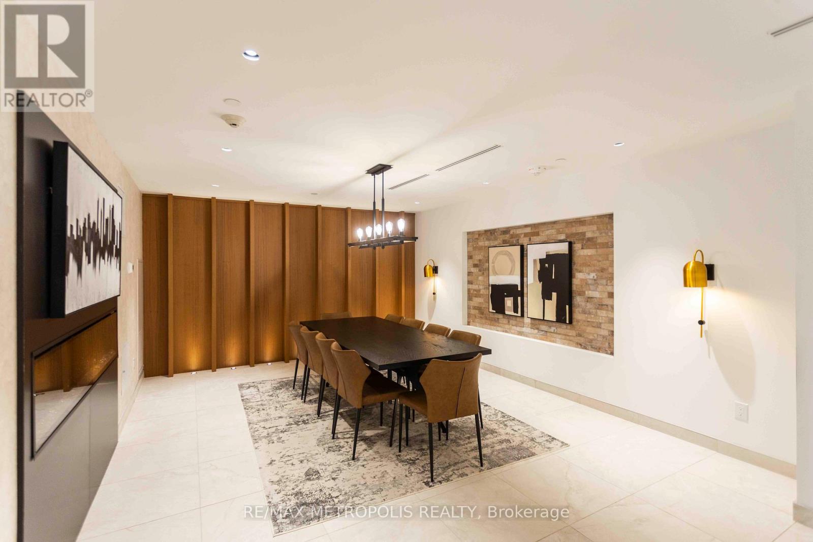 #407 2300 ST CLAIR AVENUE W - 27