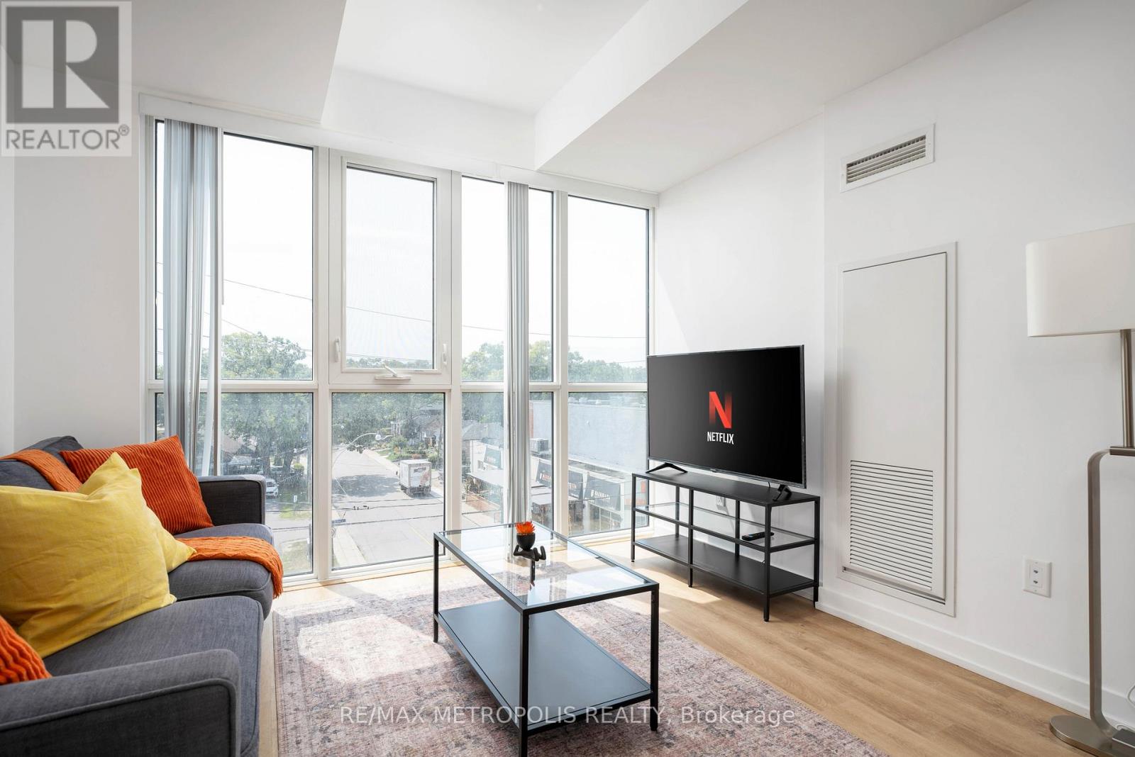#407 2300 ST CLAIR AVENUE W - 4