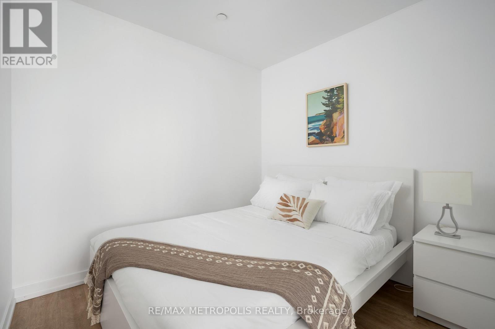 #407 2300 ST CLAIR AVENUE W - 9