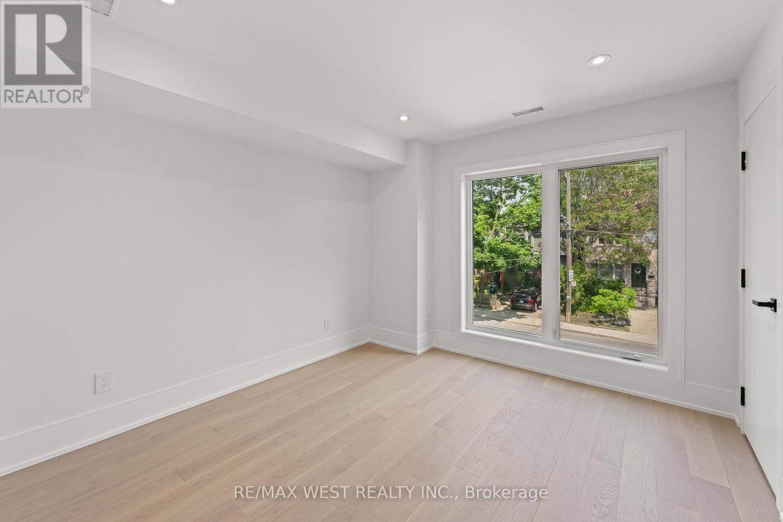 15 CRUIKSHANK AVENUE - 29