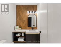 Kitchen - 15 Cruikshank Avenue, Toronto, ON M4K1S6 Photo 6