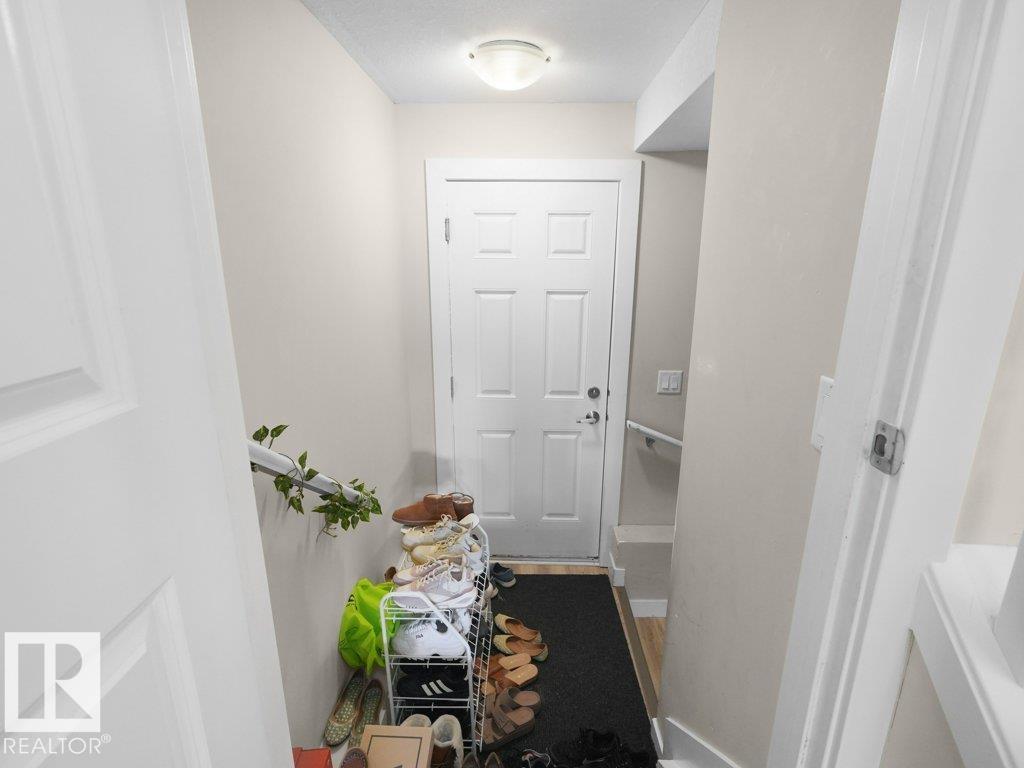 3756 8 ST NW - 33