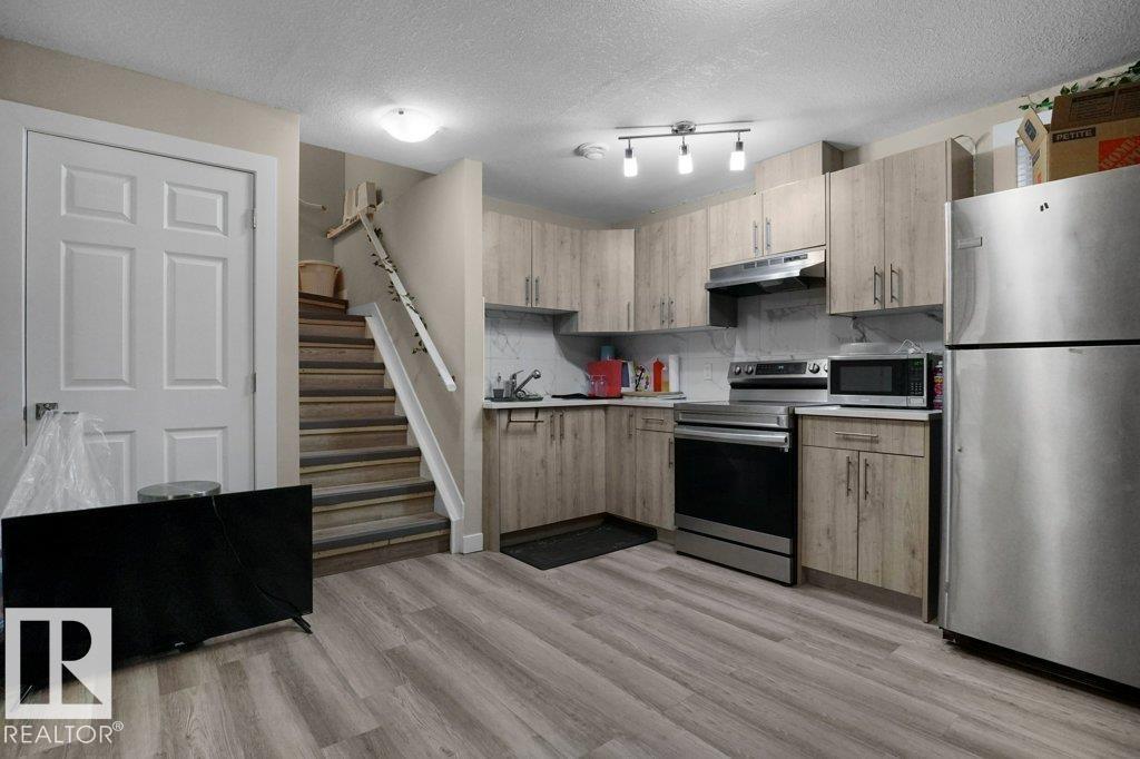 3756 8 ST NW - 35