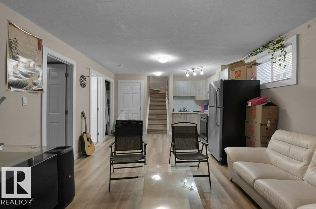 3756 8 ST NW - 39