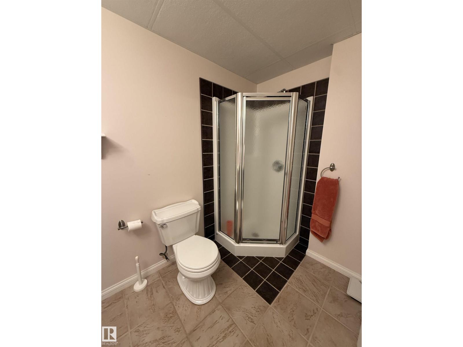3815 75 ST — photo 36
