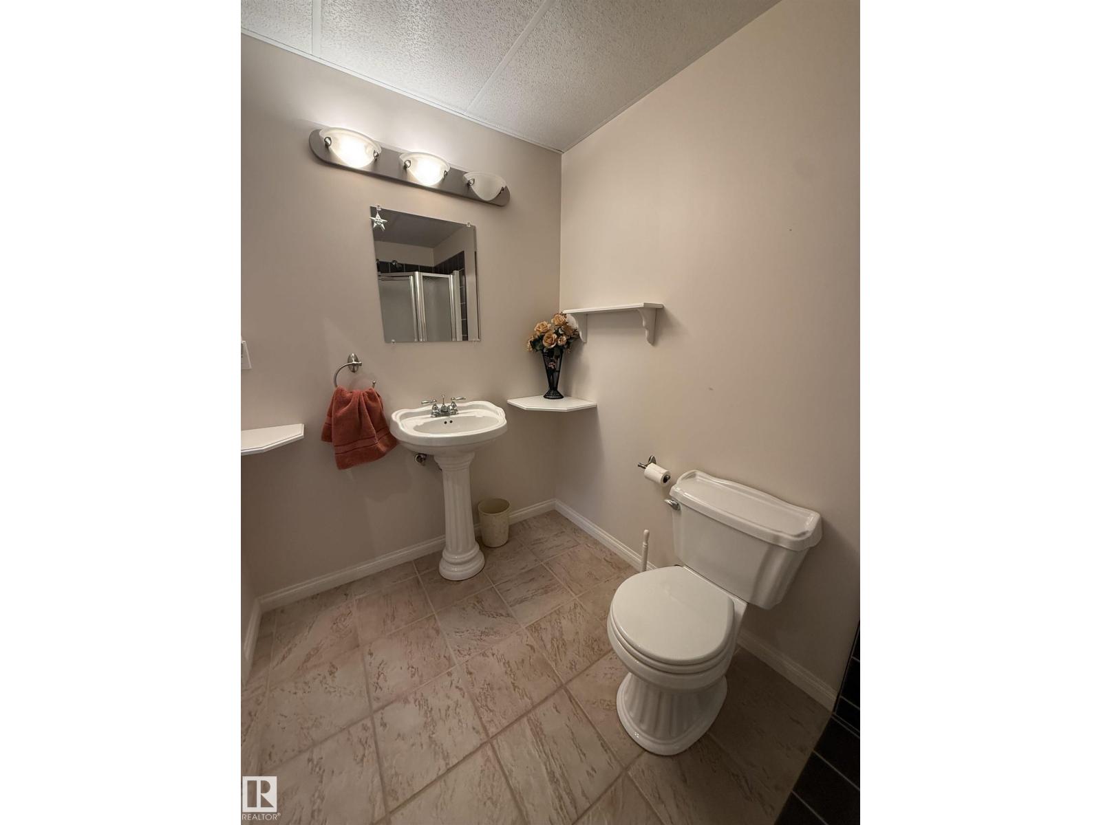 3815 75 ST — photo 37