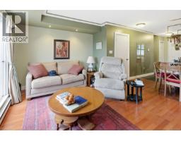 207 991 Cloverdale Ave, Saanich, BC V8X2T5 Photo 11