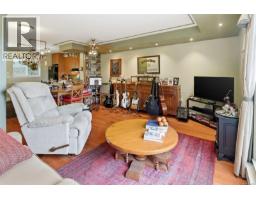 207 991 Cloverdale Ave, Saanich, BC V8X2T5 Photo 12