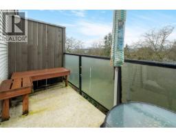 207 991 Cloverdale Ave, Saanich, BC V8X2T5 Photo 13