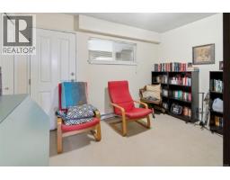 207 991 Cloverdale Ave, Saanich, BC V8X2T5 Photo 16