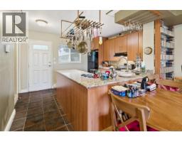 Entrance - 207 991 Cloverdale Ave, Saanich, BC V8X2T5 Photo 7