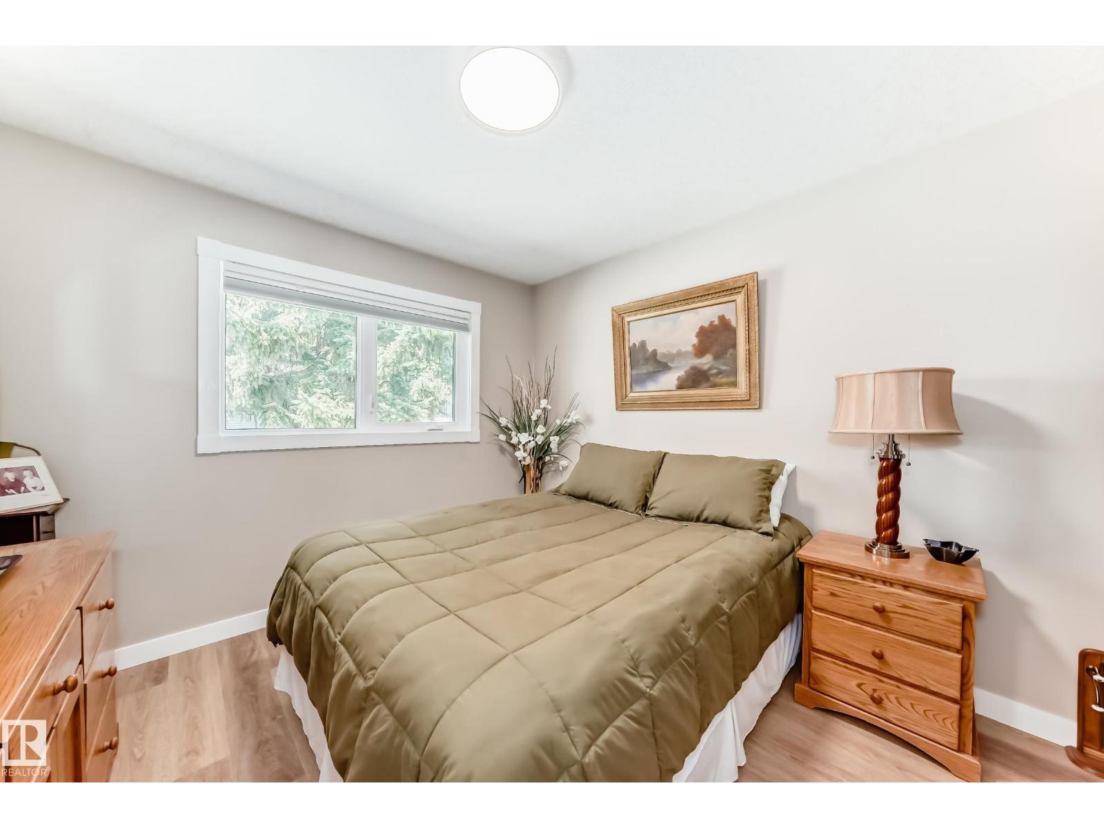 10822 11 AV NW - 22