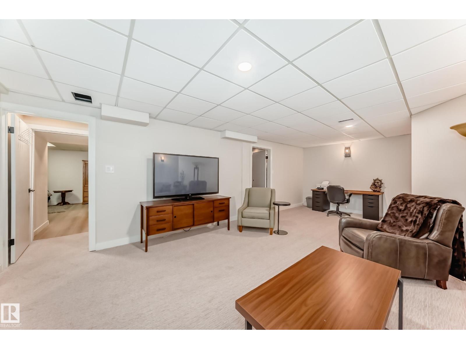 10822 11 AV NW - 24