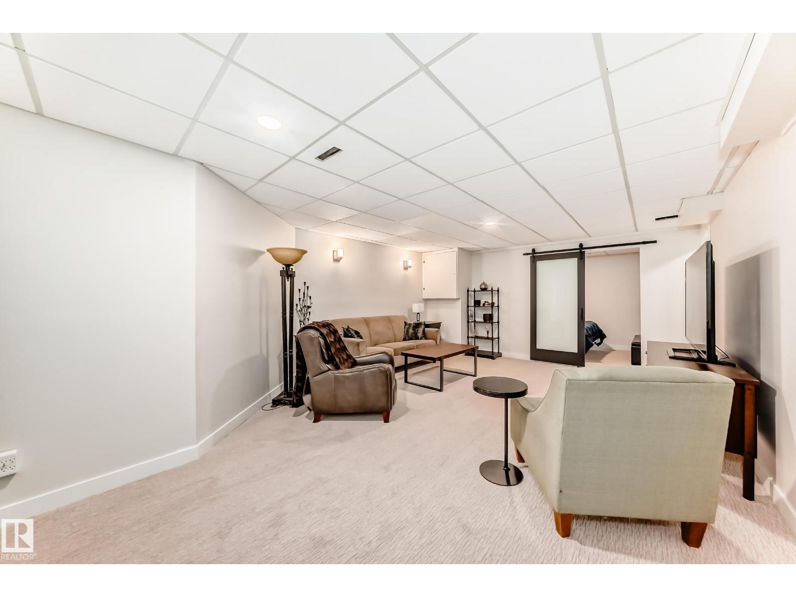 10822 11 AV NW - 26