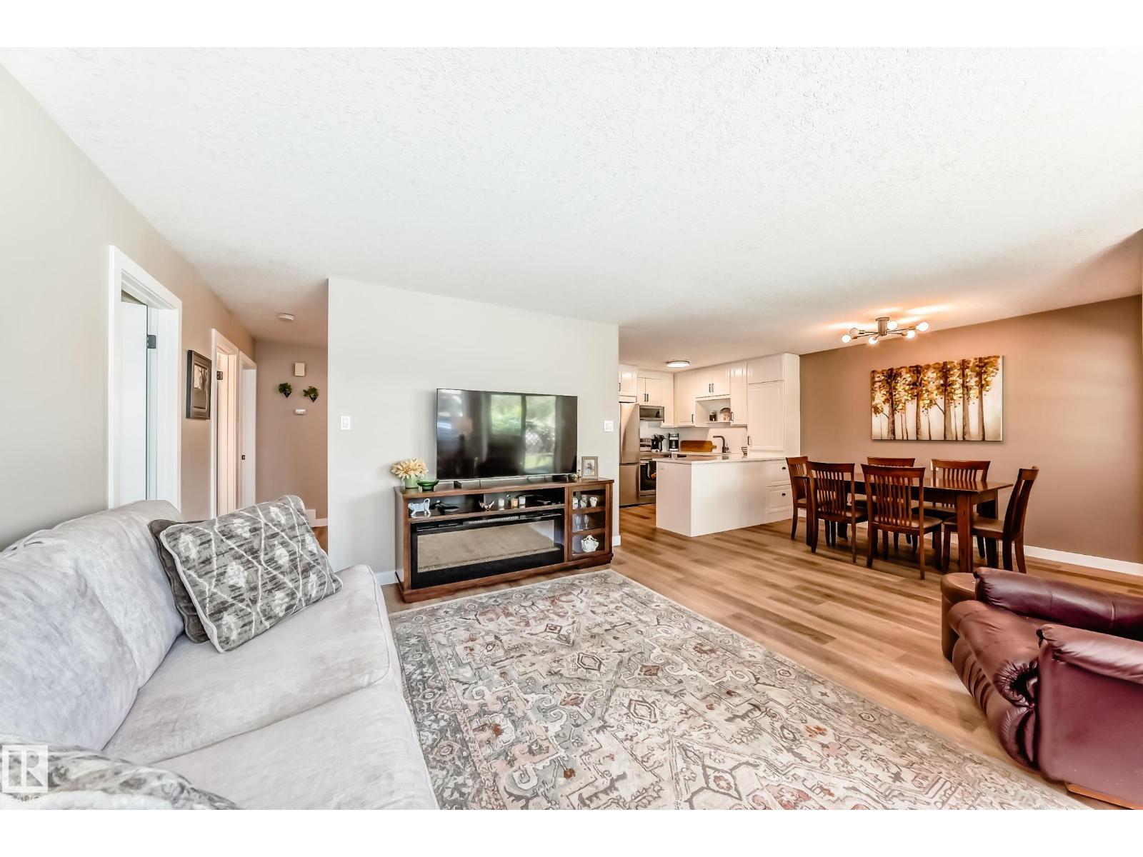 10822 11 AV NW - 14