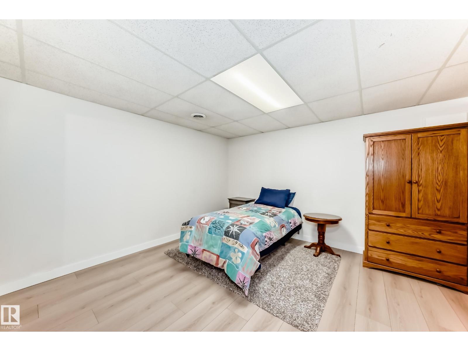 10822 11 AV NW - 28