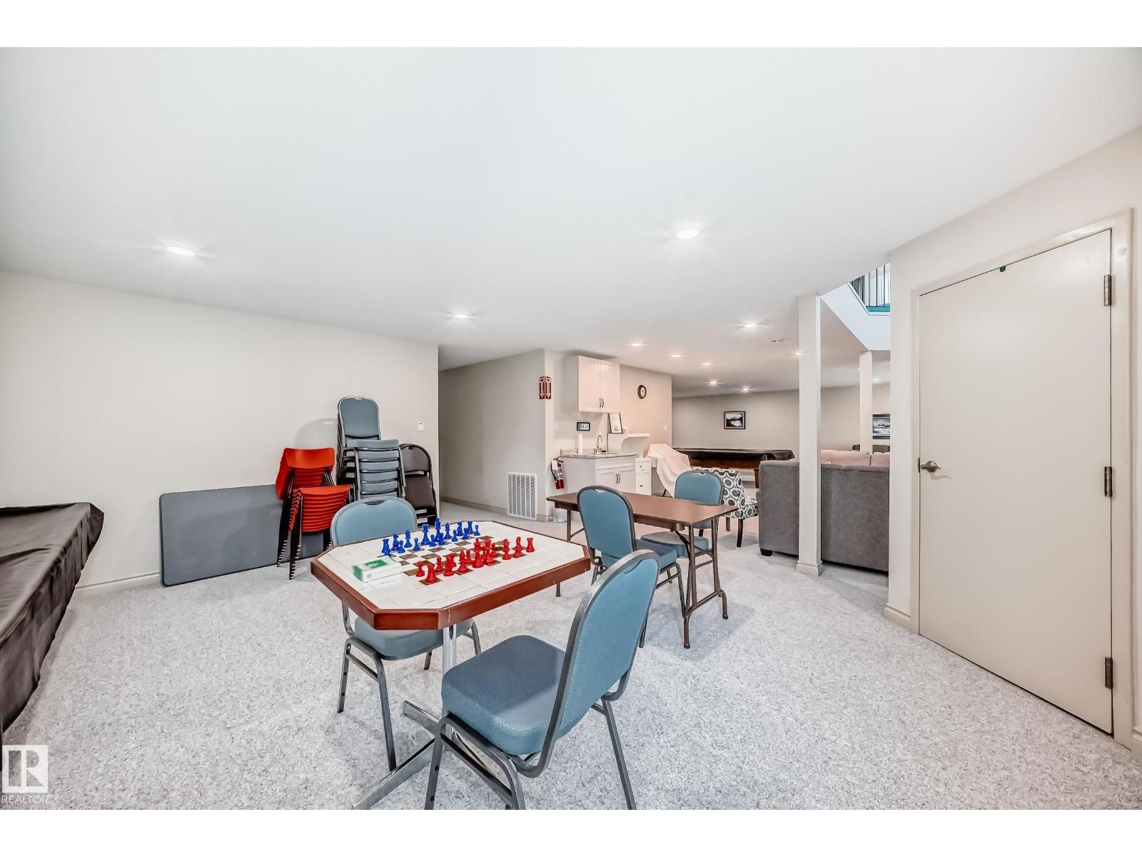 10822 11 AV NW - 46