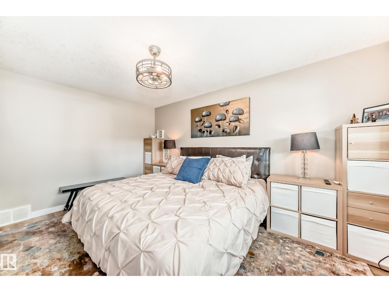 10822 11 AV NW - 19
