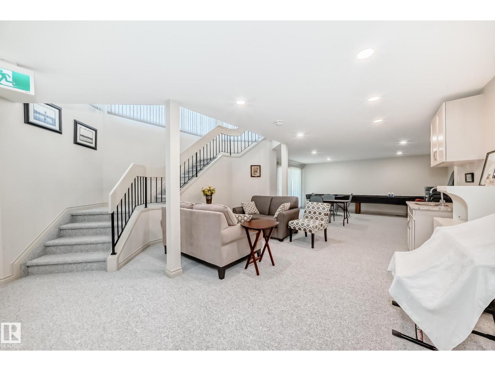 10822 11 AV NW - 44