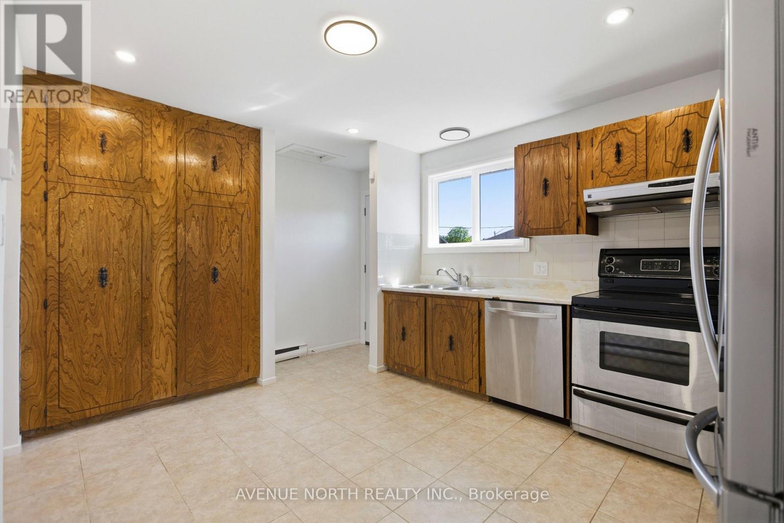 3 Bed, 2 Bath House for Rent in Ottawa – 1991 KINGSDALE AVENUE, Ottawa – MLS# X13423694 - Image 12