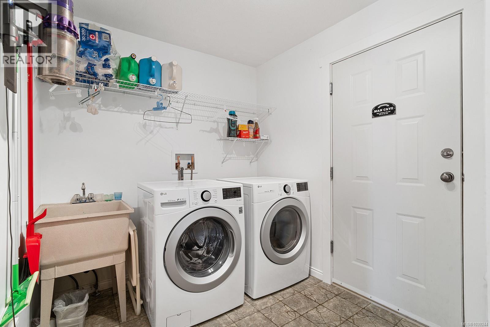 1440A 15th St W, Courtenay