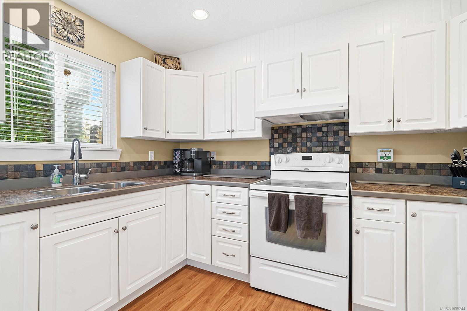 1440A 15th St W, Courtenay