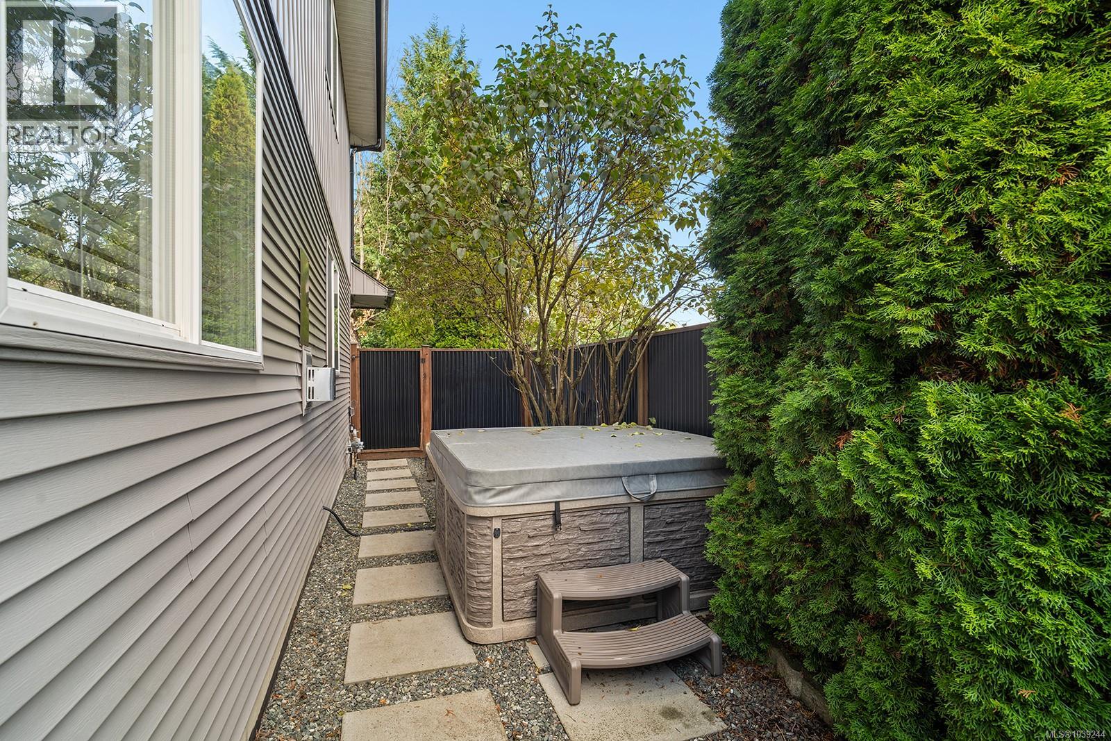 1440A 15th St W, Courtenay