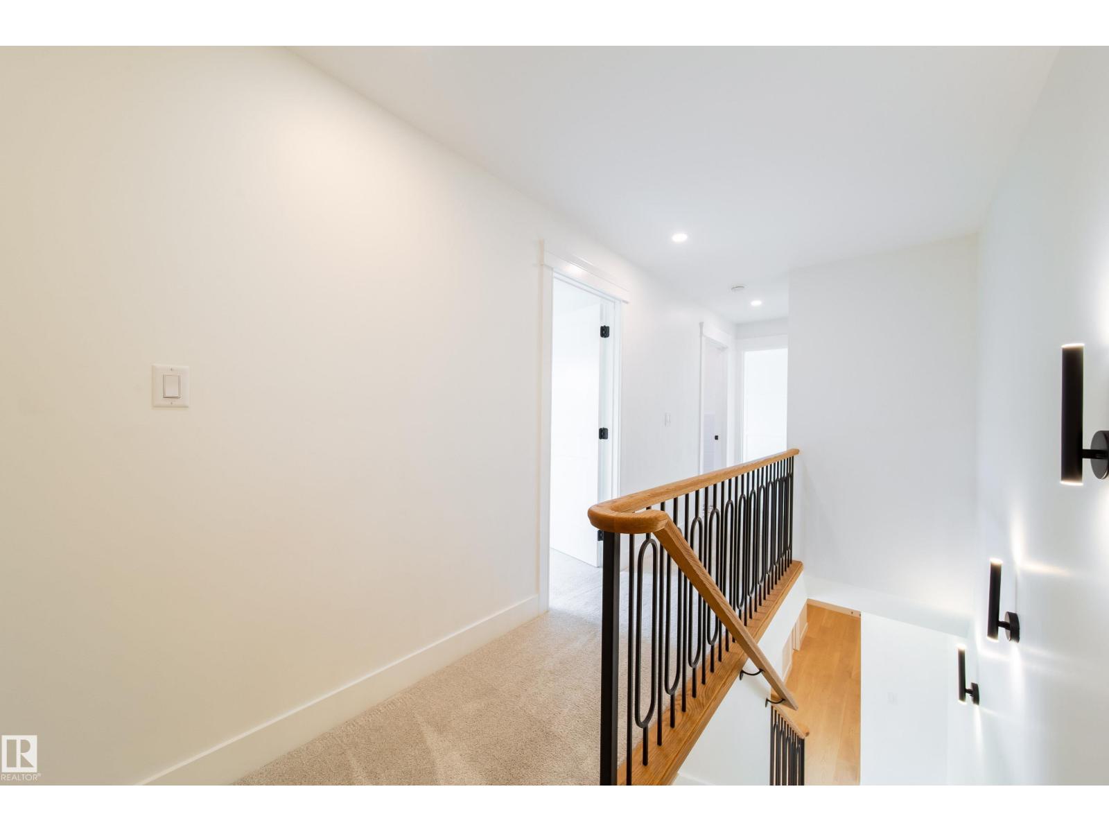 #48 12050 17 AV SW - 14