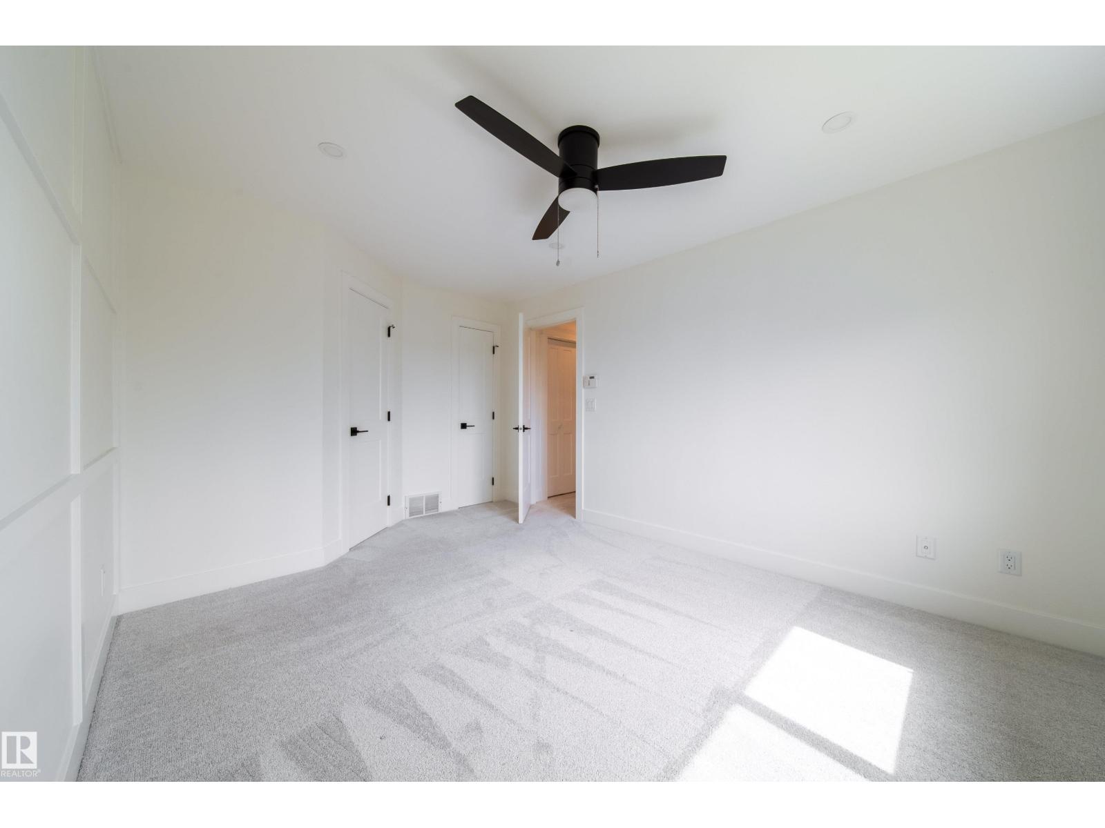 #48 12050 17 AV SW - 17