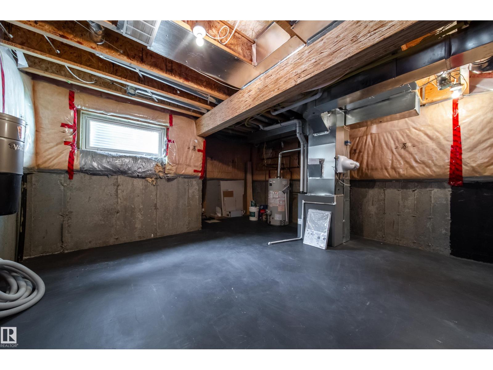 #48 12050 17 AV SW - 24