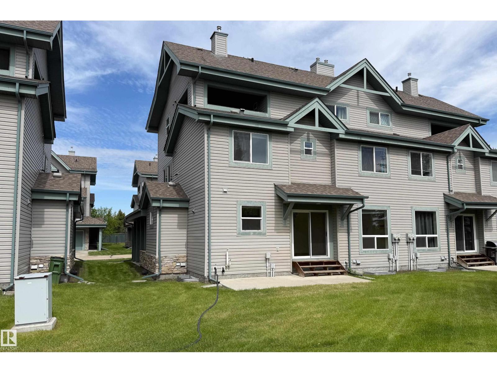 #48 12050 17 AV SW - 26