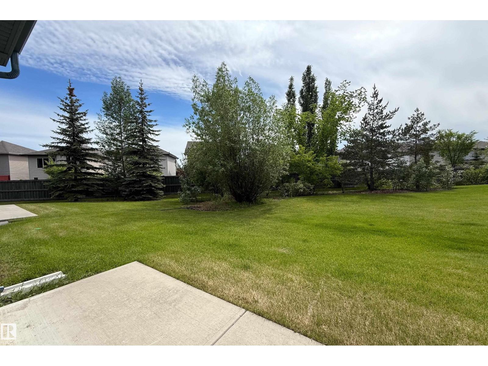 #48 12050 17 AV SW - 28